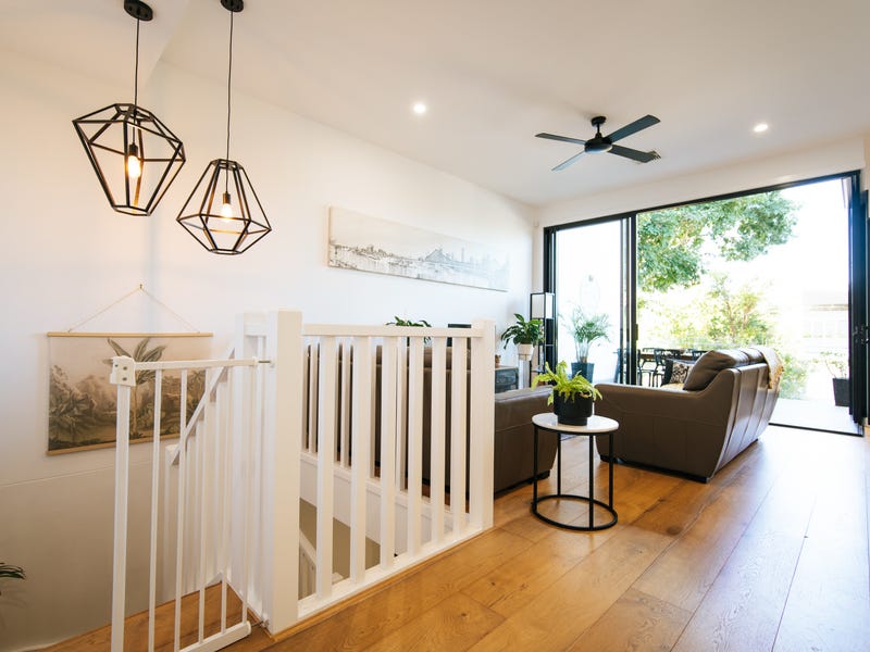 EXECUTIVE *FREEHOLD RESIDENCE 10