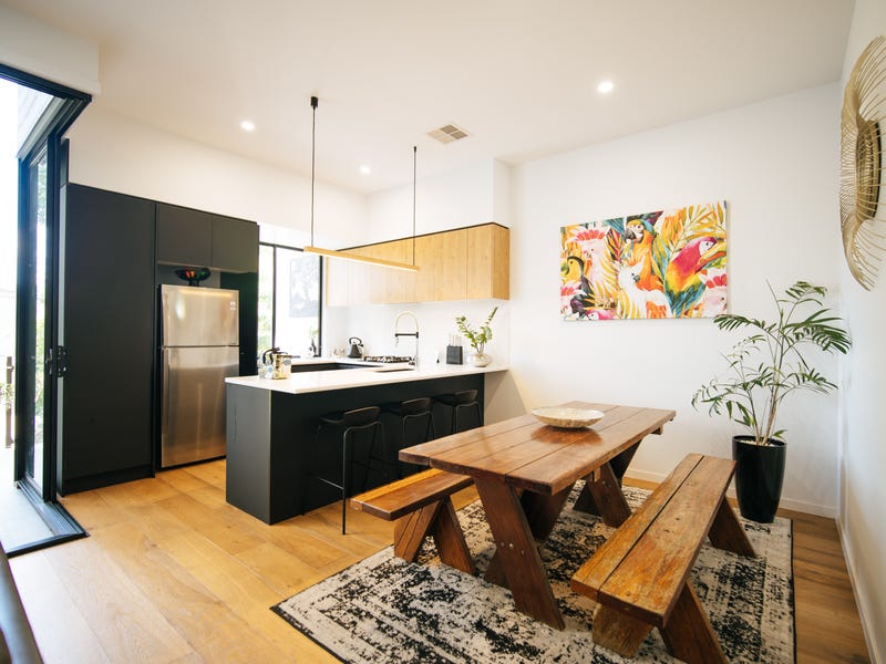 EXECUTIVE *FREEHOLD RESIDENCE 12
