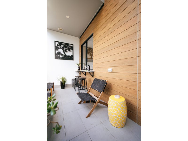 EXECUTIVE *FREEHOLD RESIDENCE 14