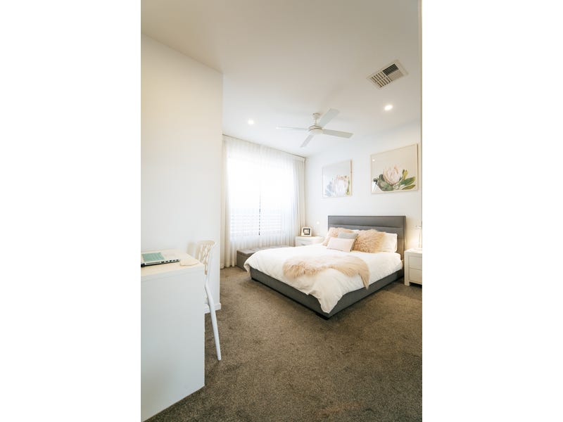 EXECUTIVE *FREEHOLD RESIDENCE 16