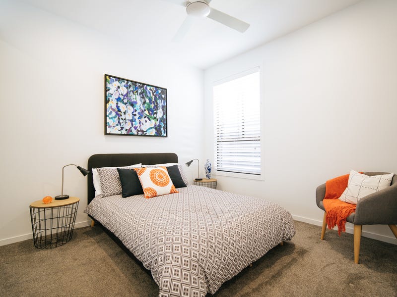 EXECUTIVE *FREEHOLD RESIDENCE 19