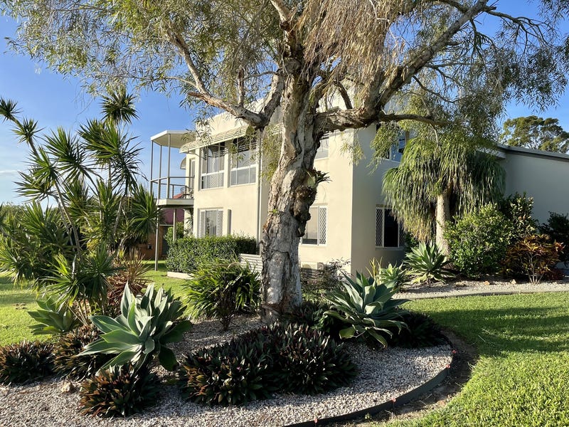 GORGEOUS SUNSETS FROM THIS BEAUTIFUL FAMILY HOME