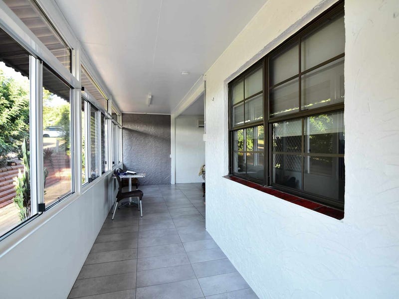 Funky low maintenance home! 4