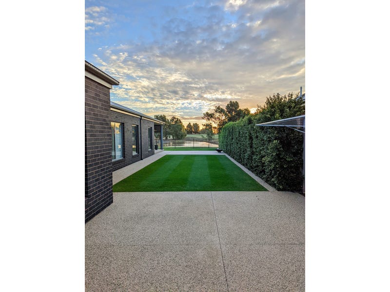 Large modern home Golf course 5