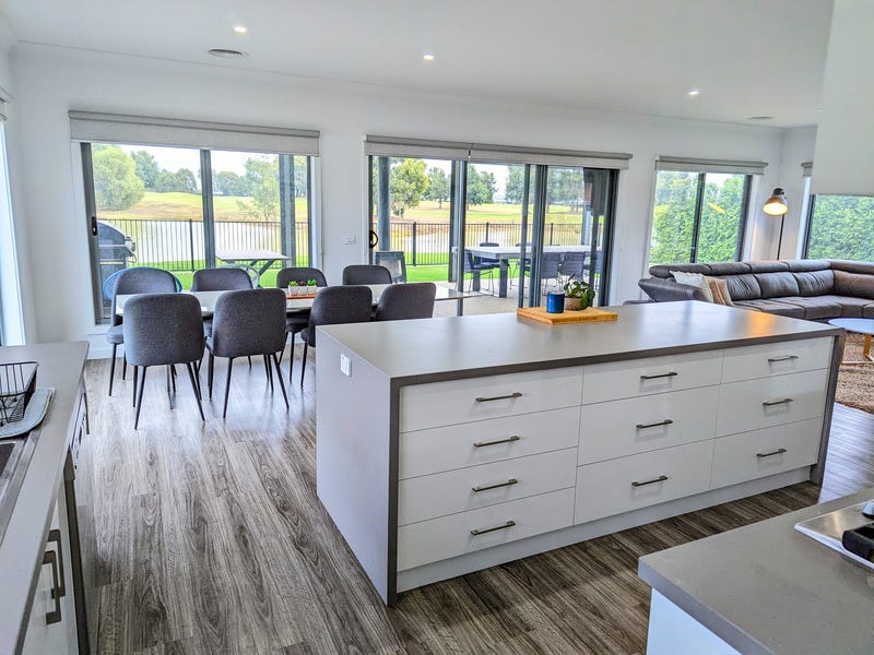 Large modern home Golf course 6