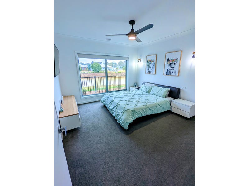 Large modern home Golf course 19