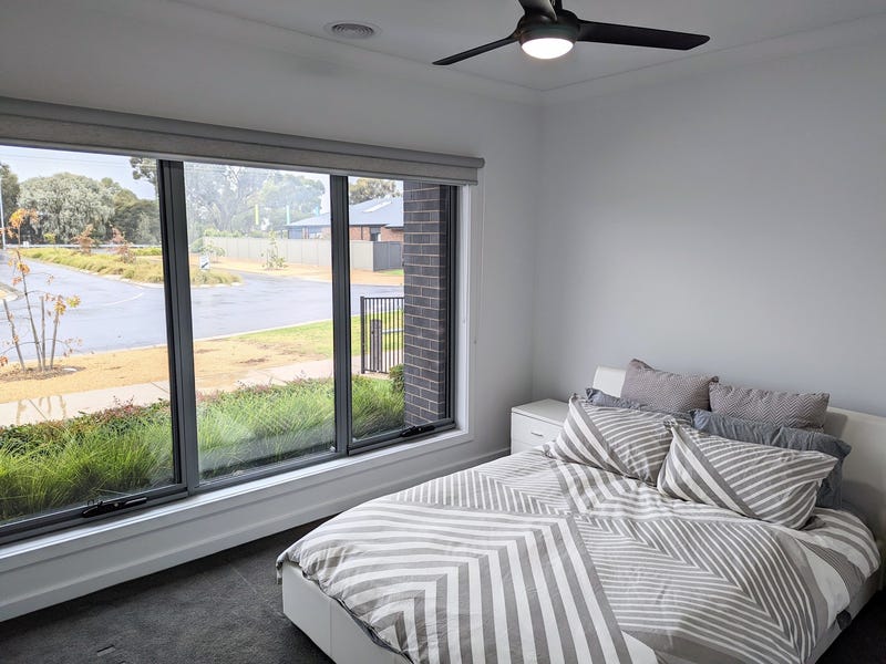 Large modern home Golf course 22