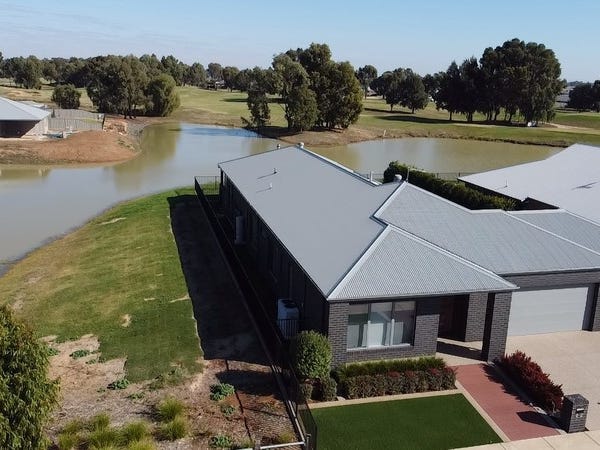 Large modern home Golf course 28