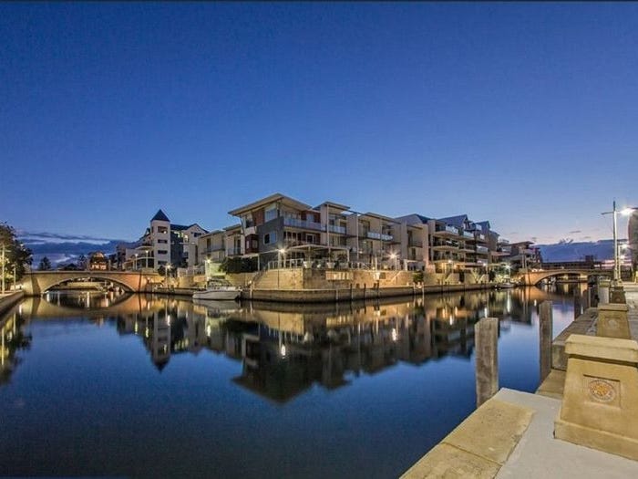 Del Mar Apartments
