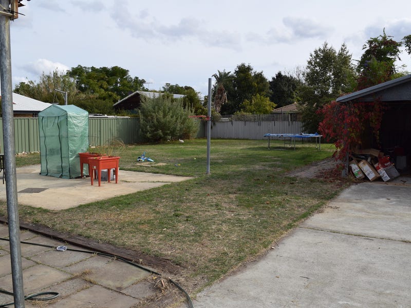 Tidy Cottage on Huge Subdivisible 10