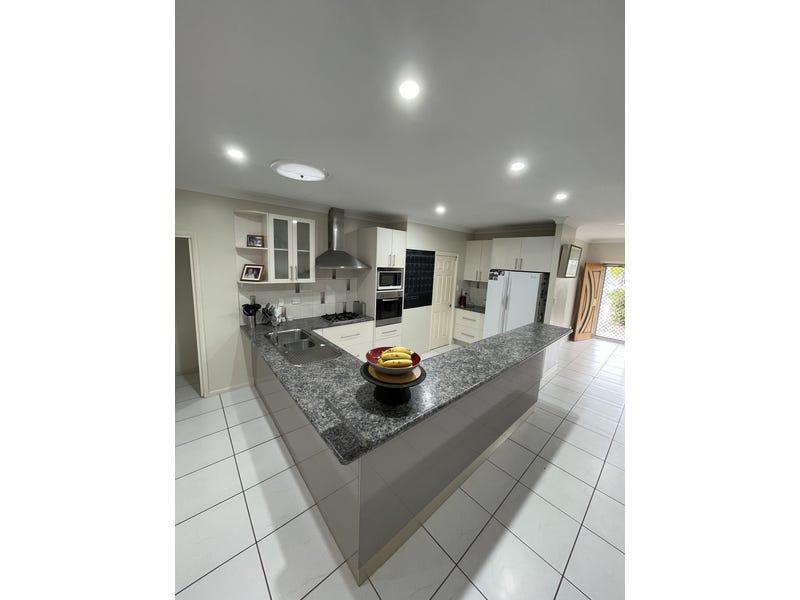 Immaculate 5 bedroom home with 5