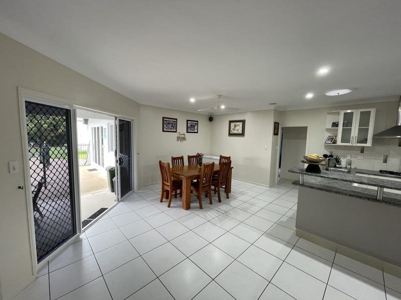 Immaculate 5 bedroom home with 7