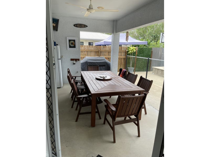 Immaculate 5 bedroom home with 20