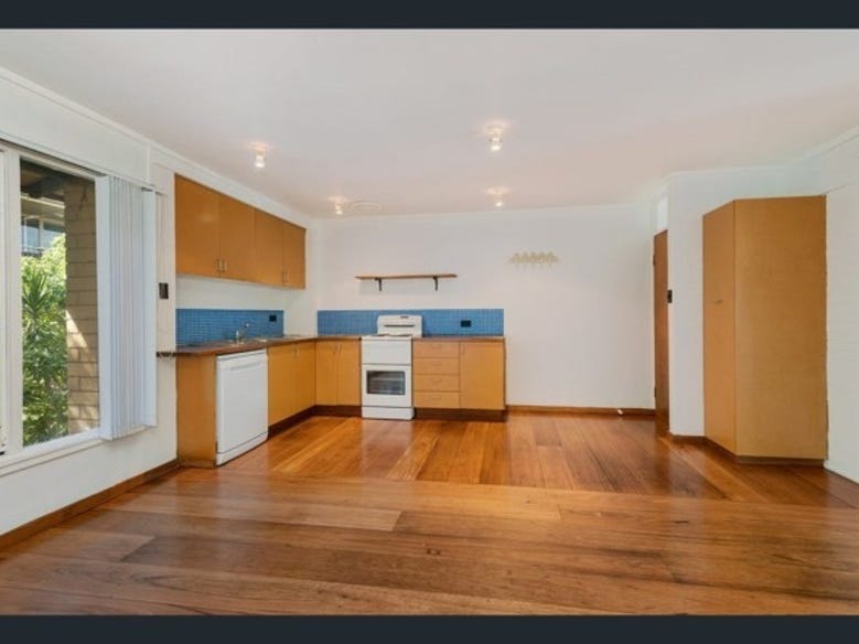 SPACIOUS ONE BEDROOM APARTMENT