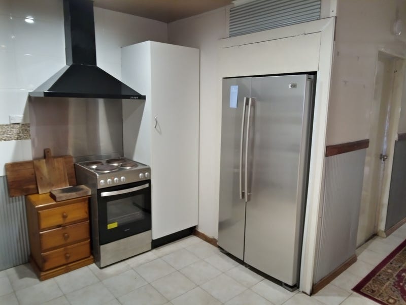 HOME FOR SALE 4/5/6 beds 9