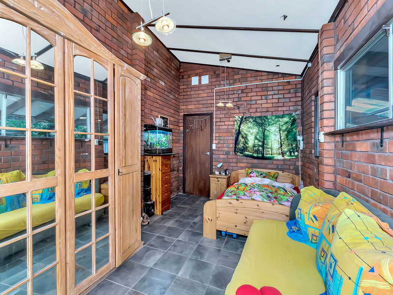 Character home within suburban jungle 13