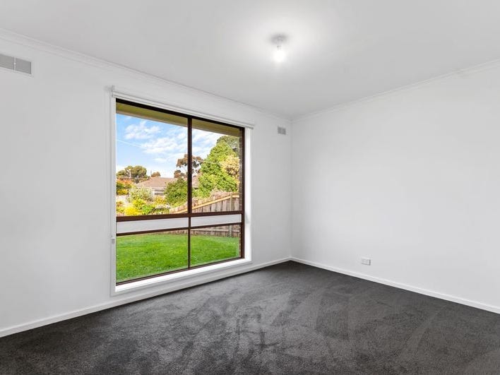 Newly Renovated Bright and Spacious 10