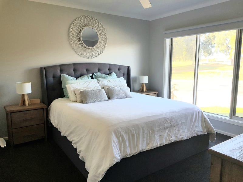 Golf course views with private 7