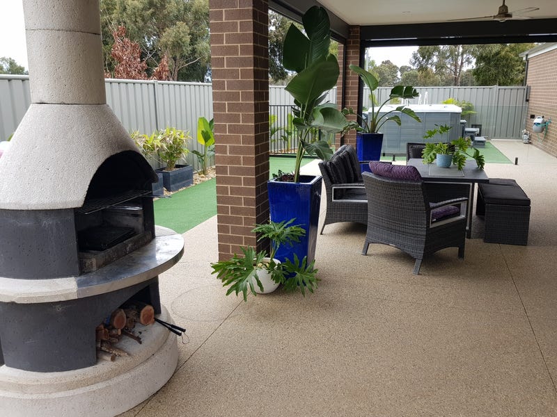 Golf course views with private 19