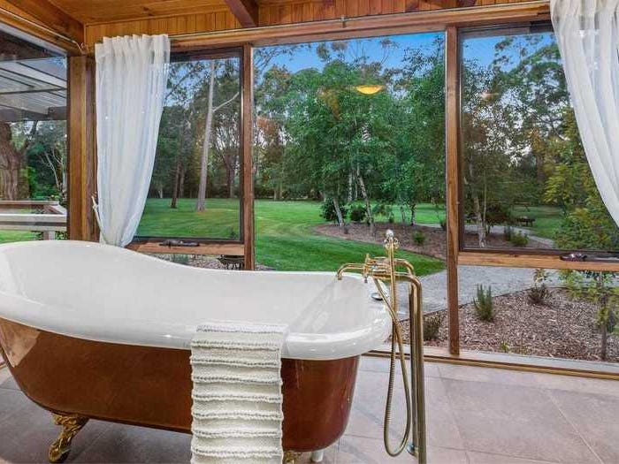 luxury house on 1.6 acre parcel + guest house