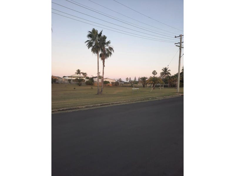 Coastal Living. Short walk to 14