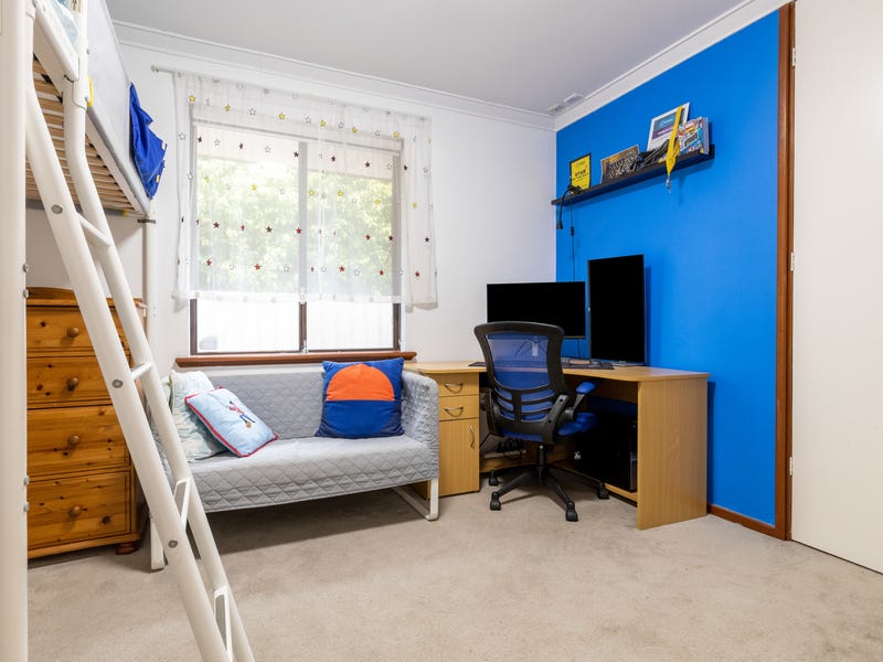 Great Family Living In A 18