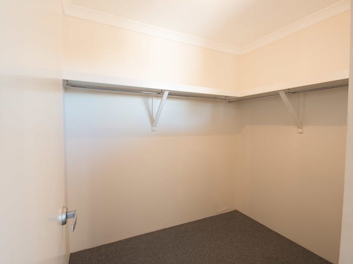 Townhouse For Sale In East 13