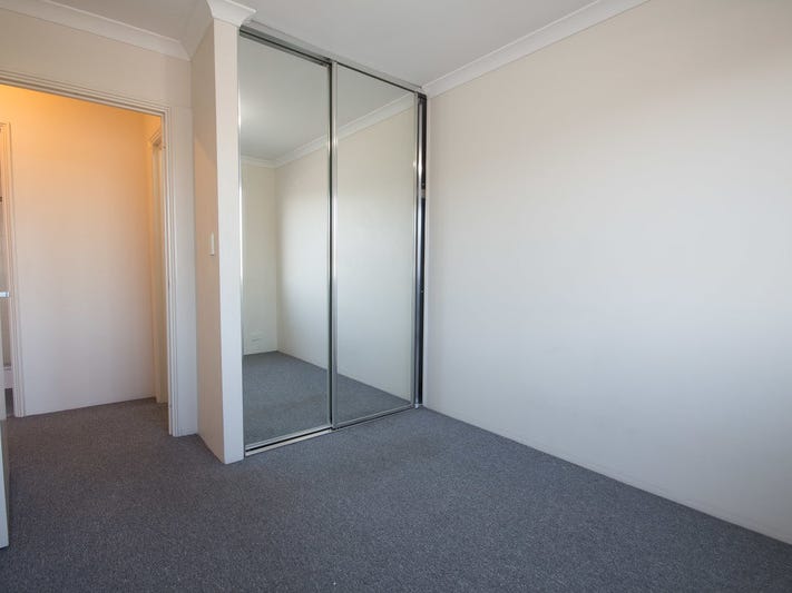 Townhouse For Sale In East 16