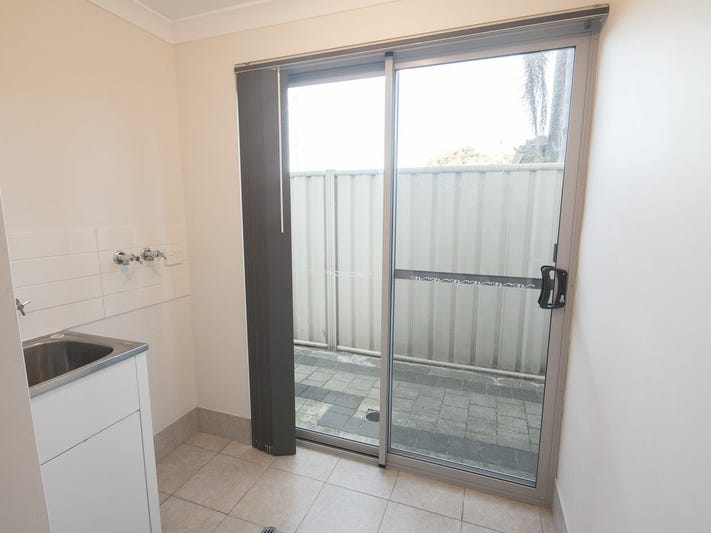 Townhouse For Sale In East 18