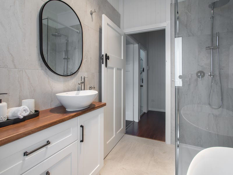 COMPLETELY RENOVATED IN CBD 9