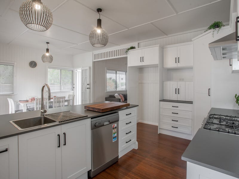 COMPLETELY RENOVATED IN CBD 11