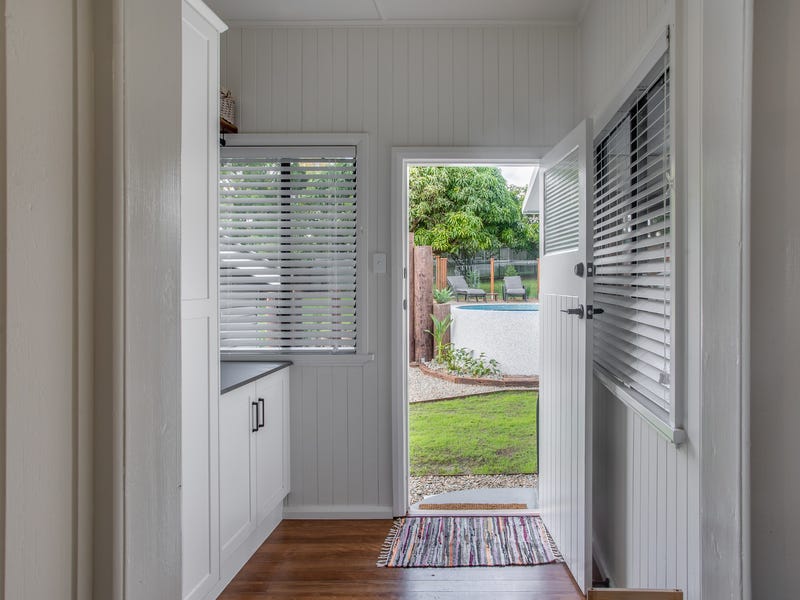 COMPLETELY RENOVATED IN CBD 16