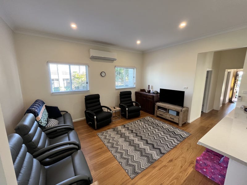 Peaceful Tabrett Street Home 5