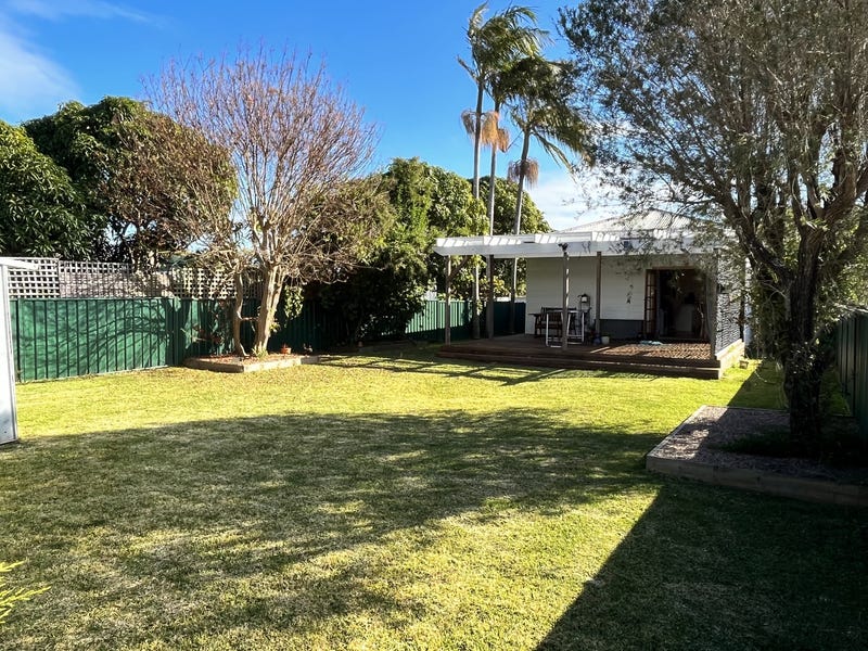 Peaceful Tabrett Street Home 6