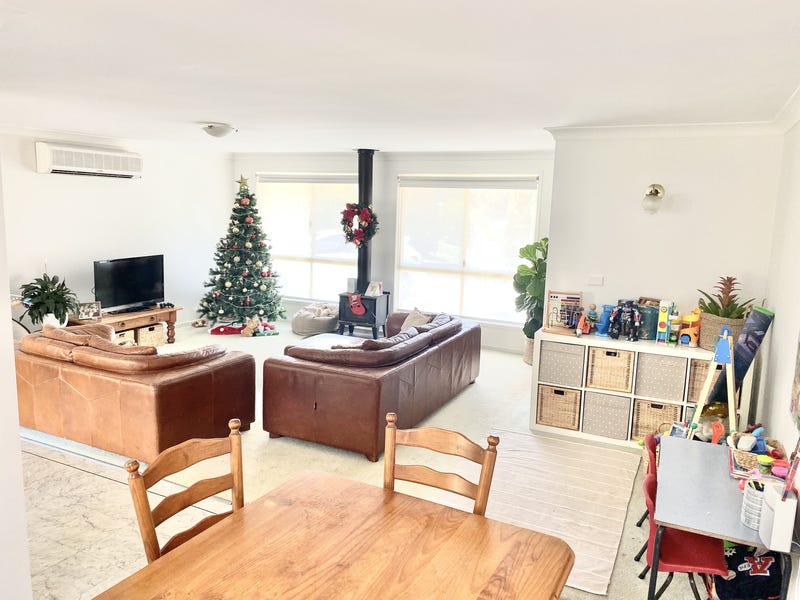 Beautiful home in quiet cul 9