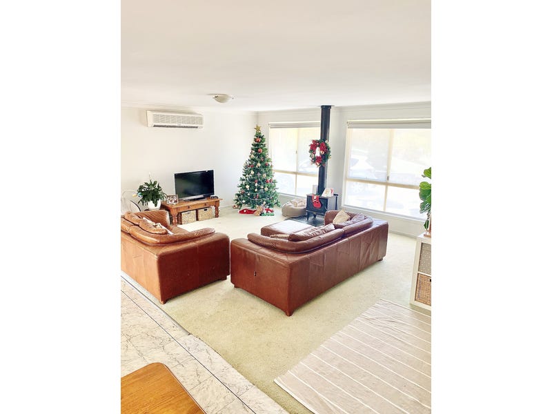 Beautiful home in quiet cul 10