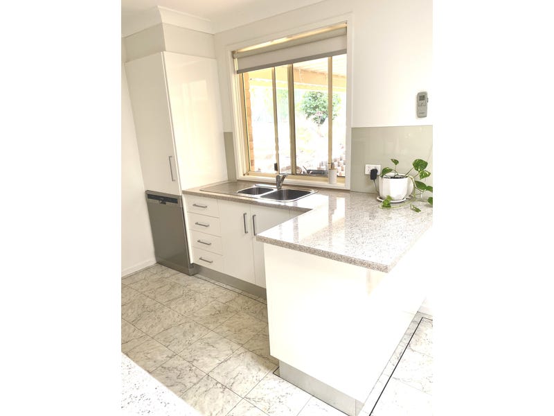 Beautiful home in quiet cul 11