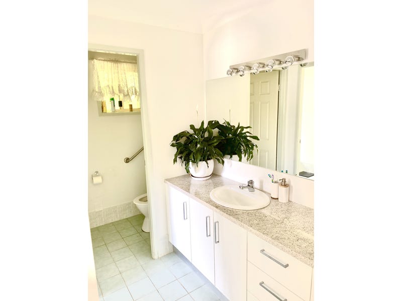 Beautiful home in quiet cul 14