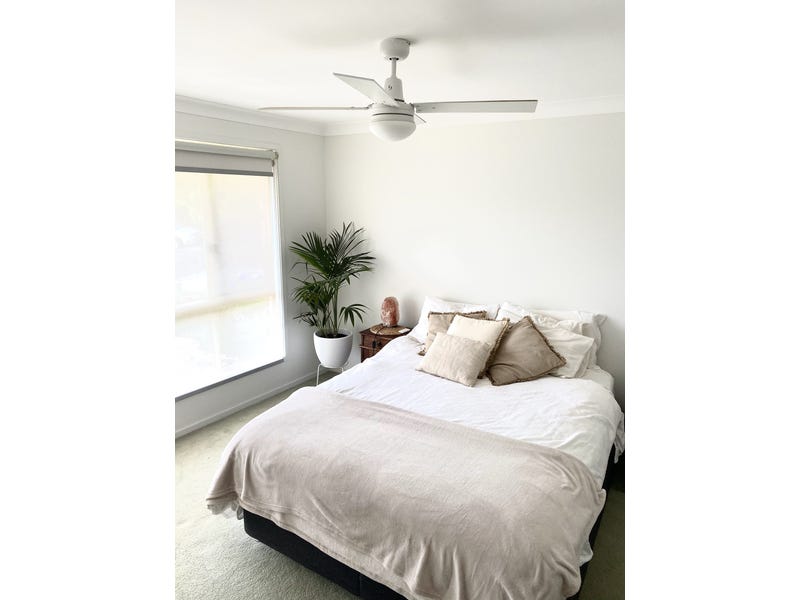 Beautiful home in quiet cul 16
