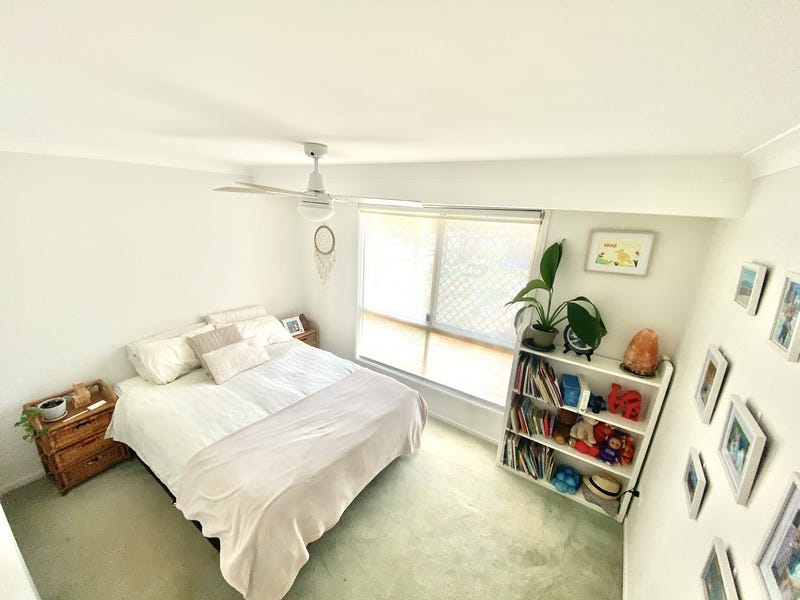 Beautiful home in quiet cul 19