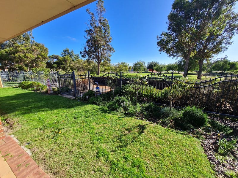 Perfectly Positioned Overlooking Park 14