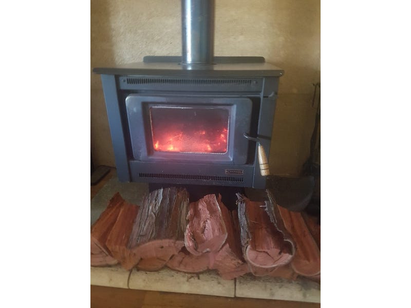 Riverside Retreat – PRICE REDUCTION!! 4