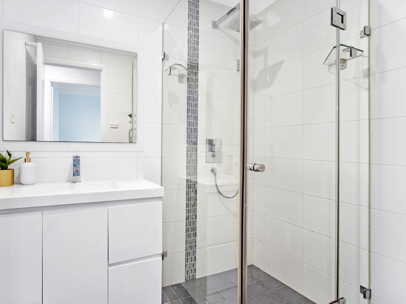 Under Offer! 6