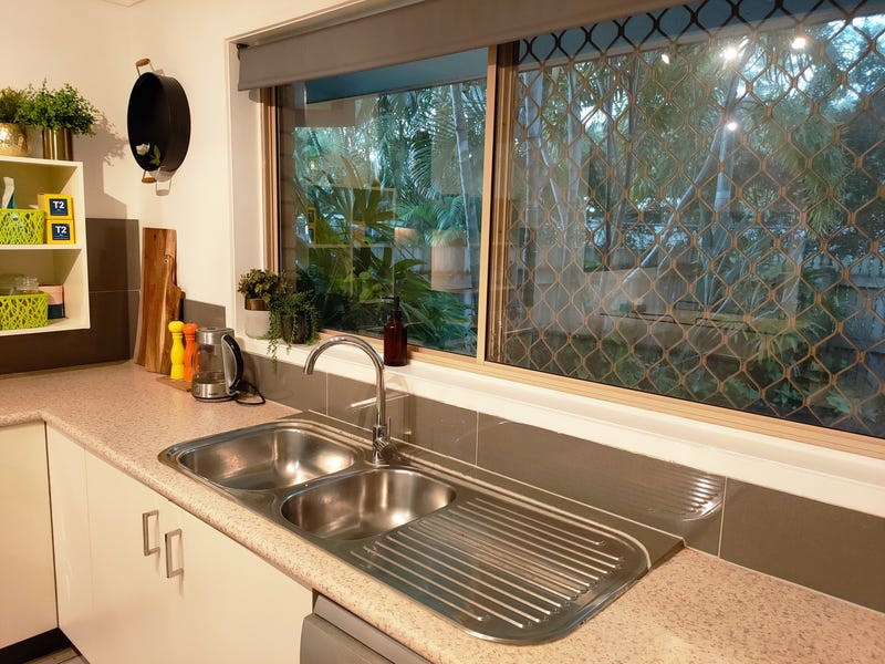 Offers over $380,000 9