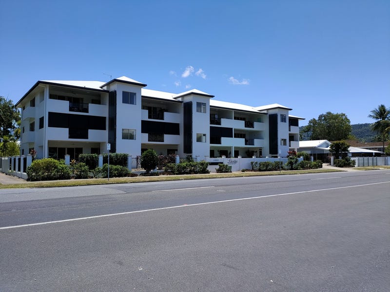 TOP FLOOR – TOP LOCATION!