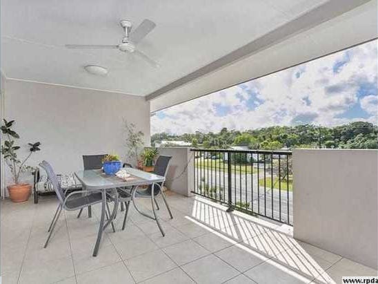 TOP FLOOR – TOP LOCATION! 2
