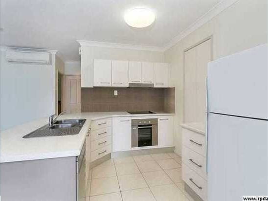 TOP FLOOR – TOP LOCATION! 3