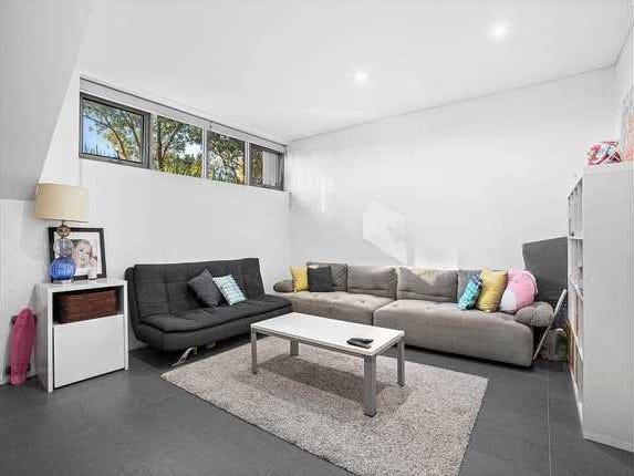 FOR SALE  Multi-level Terrace 5