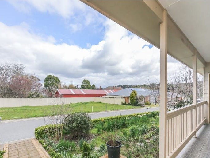 Large Family Home in Quiet 4