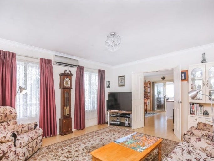 Large Family Home in Quiet 5